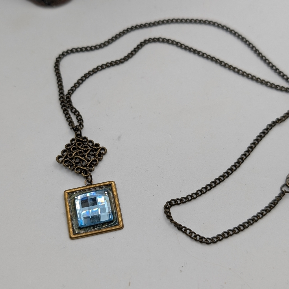 Stunning square pendant necklace